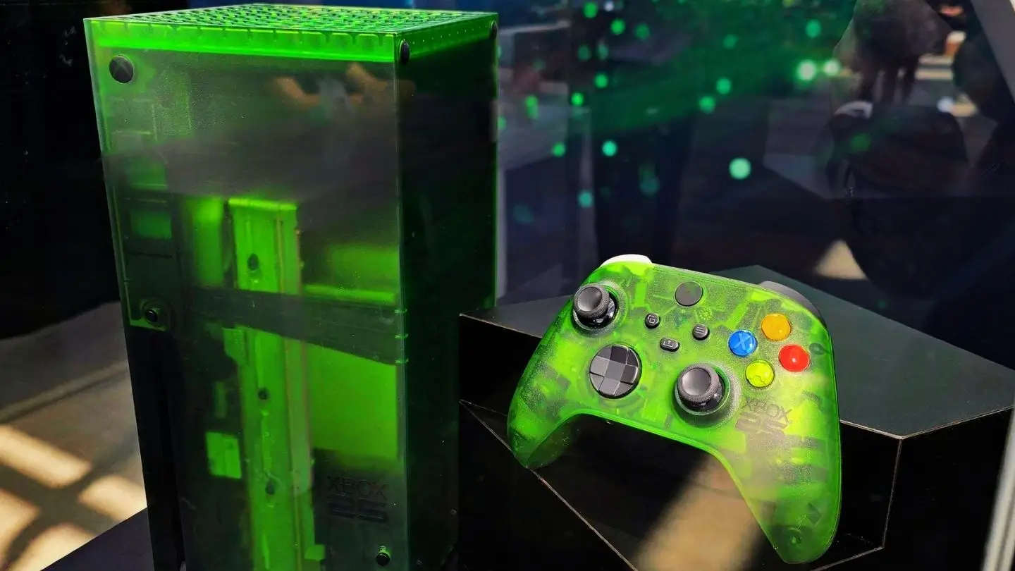 Microsoft a officialisé une Xbox Series X25 Limited Edition et une manette Xbox Wireless Controller X25 Special Edition pour célébrer les 25 ans de la marque